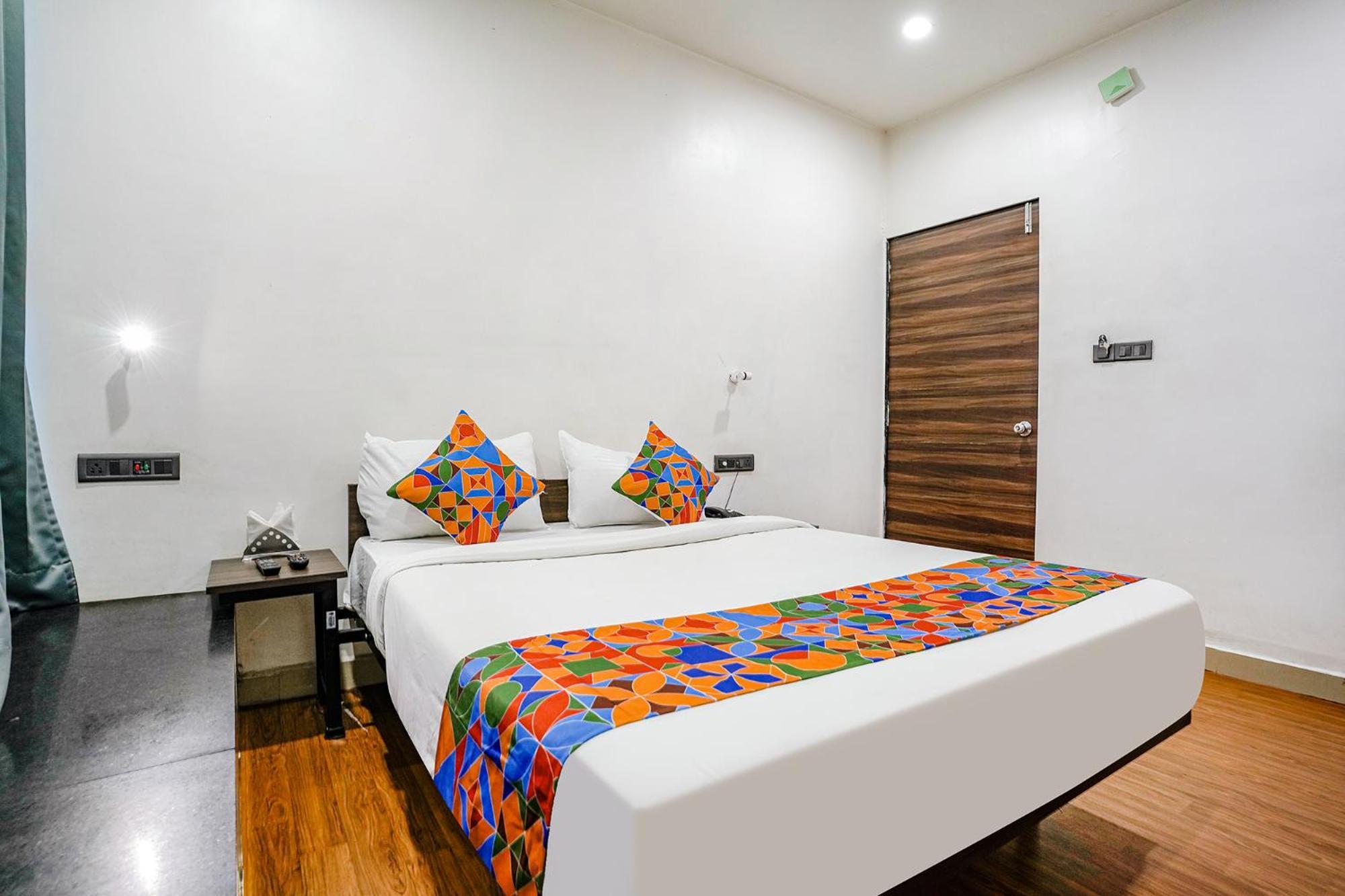 Fabhotel Lotus I Surate Extérieur photo